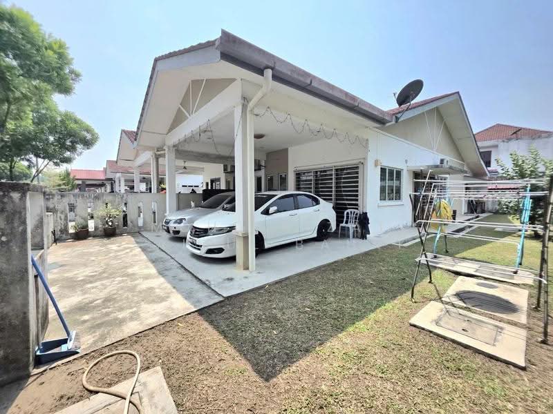 Rumah Berkembar untuk Dijual di Seksyen 29 (Shah Alam) - Mohd Aizat Saiful Bahri - Exterior - PropertyGuru.com.my