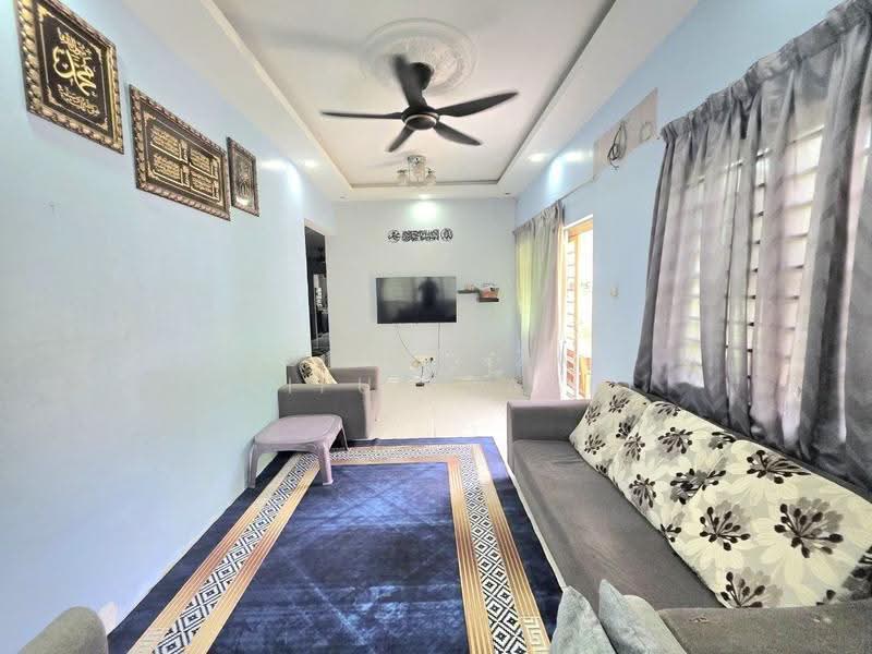 Rumah Berkembar untuk Dijual di Seksyen 29 (Shah Alam) - Mohd Aizat Saiful Bahri - Living Room - PropertyGuru.com.my