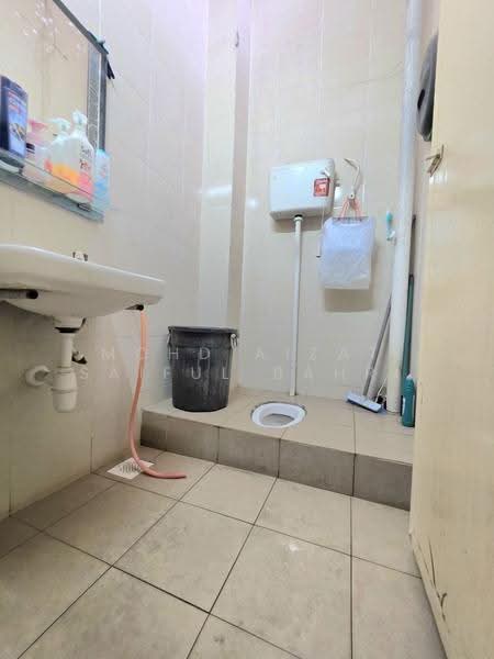 Rumah Berkembar untuk Dijual di Seksyen 29 (Shah Alam) - Mohd Aizat Saiful Bahri - Bathroom - PropertyGuru.com.my