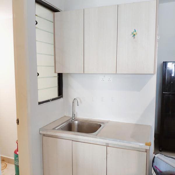 Kediaman Servis untuk Disewa di Univ 360 Place - Evanslee . - Kitchen - PropertyGuru.com.my
