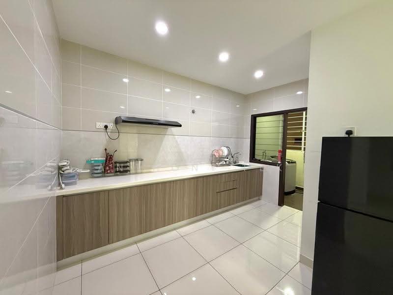 Condominium for Rent at Paraiso Residence @ The Earth - Anthony Tek - Kitchen - PropertyGuru.com.my