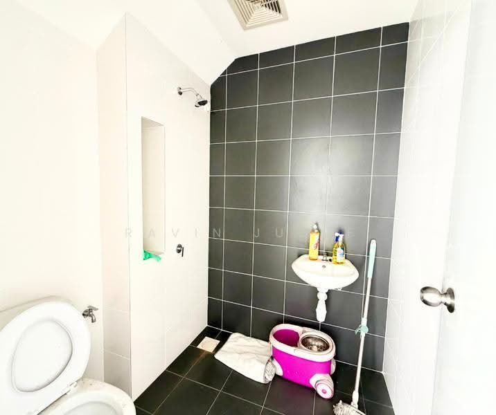 Rumah Teres 2-Tingkat untuk Dijual di Eco Grandeur (Puncak Alam) - Ravin Judge - Bathroom - PropertyGuru.com.my