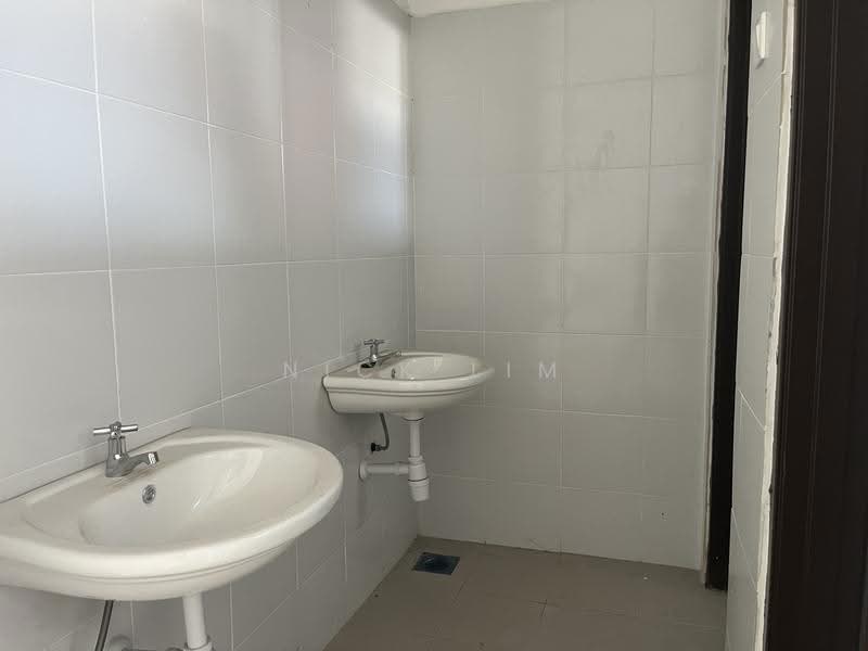 Kedai untuk Disewa di Taman Overseas Union (Taman Oug) (Jalan Klang Lama (Old Klang Road)) - Nick Lim - Bathroom - PropertyGuru.com.my