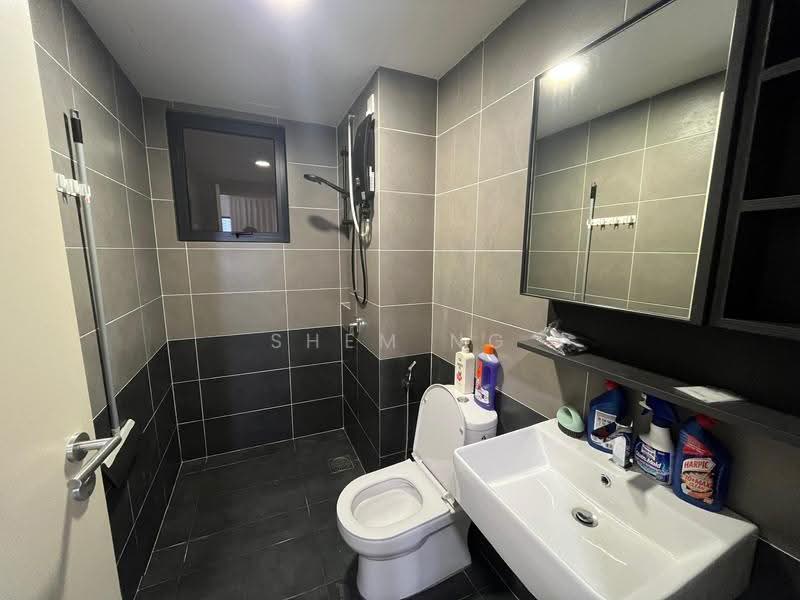 Kediaman Servis untuk Disewa di D'Clover Residences - Shem Ng - Bathroom - PropertyGuru.com.my