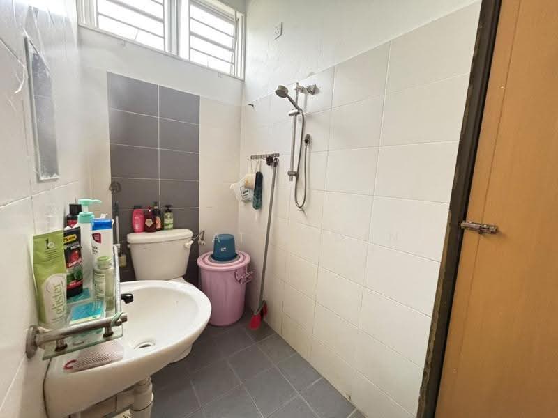Semi-Detached House for Sale in Kuantan (Pahang) - Izzat Azman - Bathroom - PropertyGuru.com.my