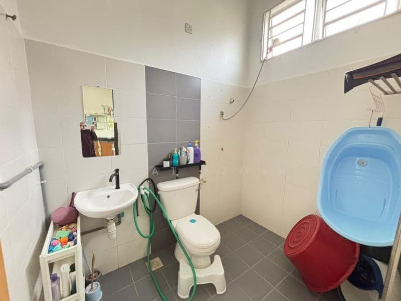 Semi-Detached House for Sale in Kuantan (Pahang) - Izzat Azman - Bathroom - PropertyGuru.com.my