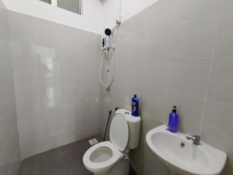 Pangsapuri untuk Disewa di Seri Molek Perdana - Leo SK - Bathroom - PropertyGuru.com.my