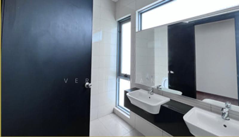 Rumah Berkembar untuk Disewa di Taman Molek (Johor Bahru) - Vera Chang - Bathroom - PropertyGuru.com.my