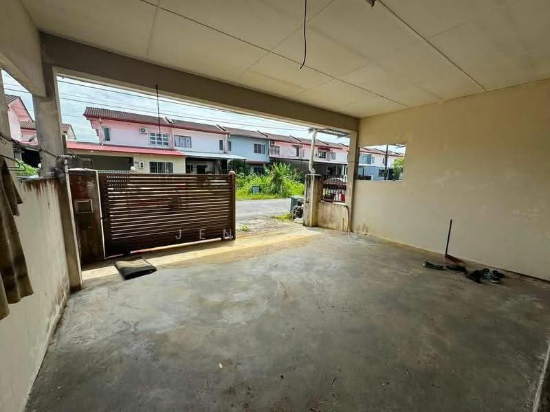 2-storey Terraced House for Sale in Serian (Sarawak) - Jeno Tan - Car Park - PropertyGuru.com.my