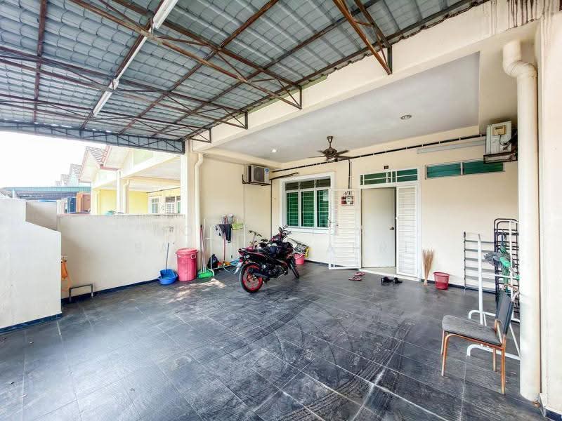 1-storey Terraced House for Sale in Taman Semenyih Permai (Semenyih) - Mohd Aizat Saiful Bahri - Car Park - PropertyGuru.com.my