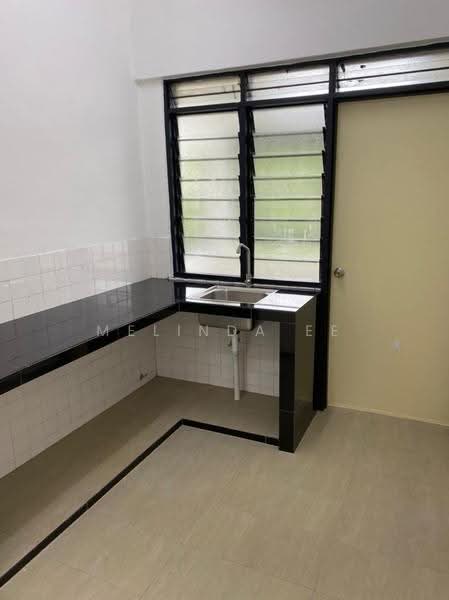 Rumah Flat untuk Dijual di Taman Molek - Melinda Ee - Kitchen - PropertyGuru.com.my