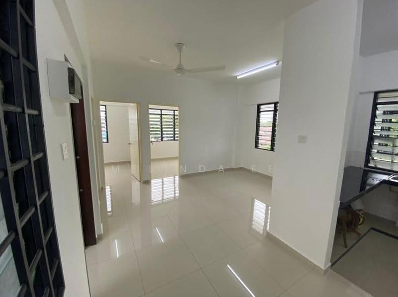 Rumah Flat untuk Dijual di Taman Molek - Melinda Ee - Living Room - PropertyGuru.com.my