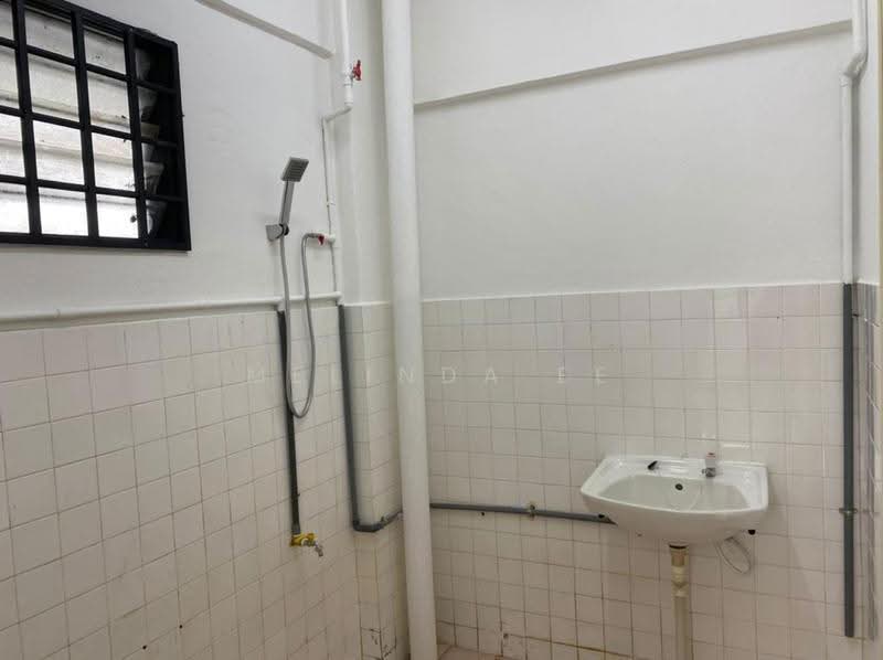 Rumah Flat untuk Dijual di Taman Molek - Melinda Ee - Bathroom - PropertyGuru.com.my