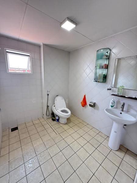 2-storey Terraced House for Sale in Kota Kemuning (Shah Alam) - Chloe Tan - Bathroom - PropertyGuru.com.my