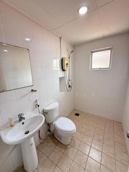 2-storey Terraced House for Sale in Kota Kemuning (Shah Alam) - Chloe Tan - Bathroom - PropertyGuru.com.my