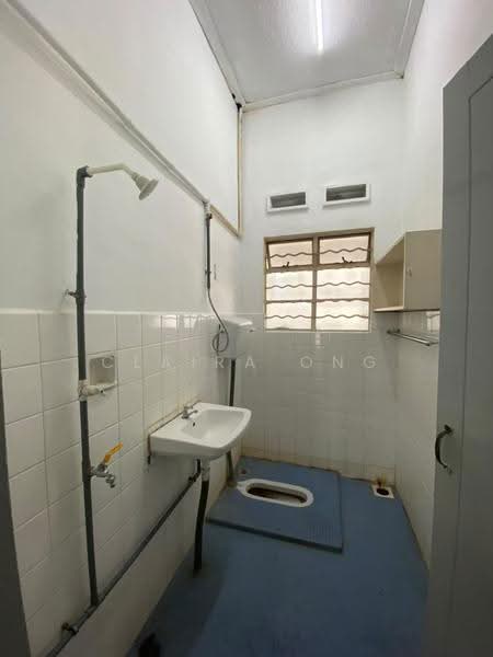 Rumah Berkembar untuk Disewa di Taman Abad (Johor Bahru) - Claira Ong - Bathroom - PropertyGuru.com.my