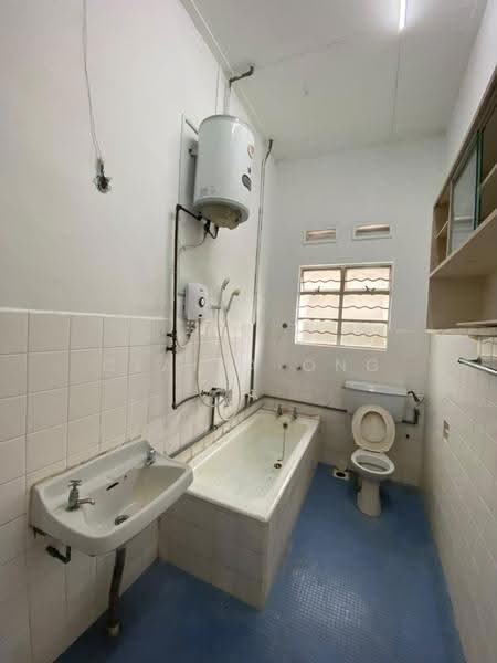 Rumah Berkembar untuk Disewa di Taman Abad (Johor Bahru) - Claira Ong - Bathroom - PropertyGuru.com.my