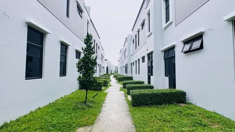 Rumah Teres 2-Tingkat untuk Disewa di Taman Mount Austin (Tebrau) - Glenn Twe - Exterior - PropertyGuru.com.my