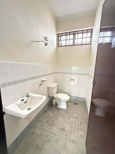 2-storey Terraced House for Sale in Taman Scientex Pasir Gudang (Pasir Gudang) - Siew Hui - Bathroom - PropertyGuru.com.my
