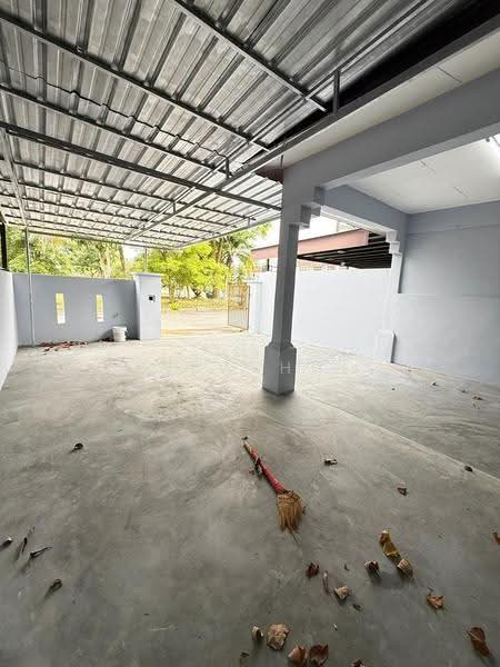 2-storey Terraced House for Sale in Taman Scientex Pasir Gudang (Pasir Gudang) - Siew Hui - Car Park - PropertyGuru.com.my