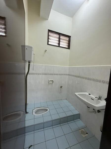 2-storey Terraced House for Sale in Taman Scientex Pasir Gudang (Pasir Gudang) - Siew Hui - Bathroom - PropertyGuru.com.my