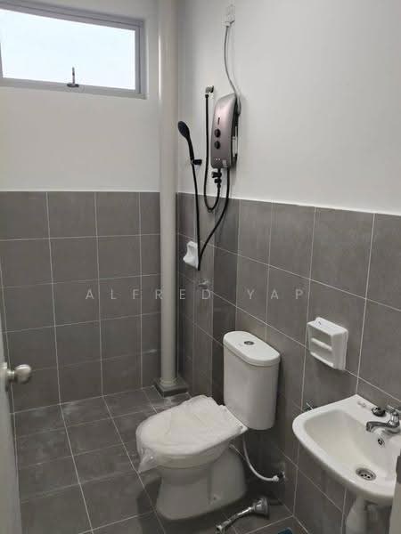 2-storey Terraced House for Rent in Taman Bestari Perdana (Pasir Gudang) - Alfred Yap - Bathroom - PropertyGuru.com.my