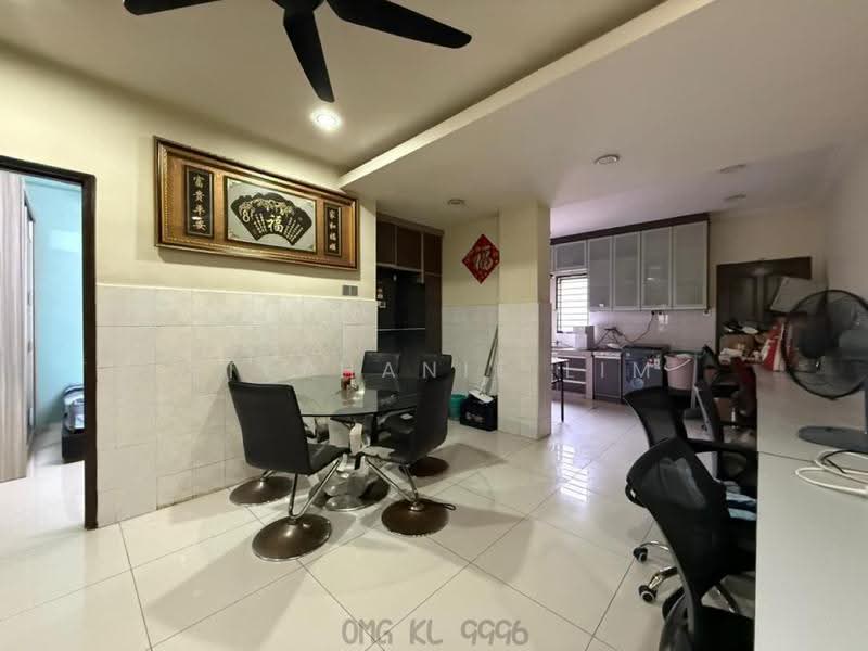 2-storey Terraced House for Rent in Bandar Bukit Tinggi (Klang) - Stephanie Lim - Dining Room - PropertyGuru.com.my