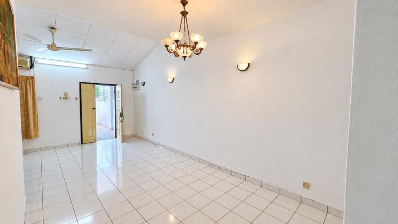 1.5-storey Terraced House for Sale in Bandar Kinrara Seksyen 2 (Bandar Kinrara) - Shermaine Chan - Entrance - PropertyGuru.com.my
