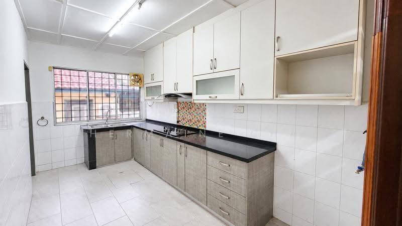 1.5-storey Terraced House for Sale in Bandar Kinrara Seksyen 2 (Bandar Kinrara) - Shermaine Chan - Kitchen - PropertyGuru.com.my