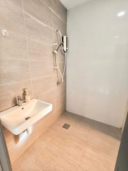 Kediaman Servis untuk Disewa di Princeton Suites - Jeno Tan - Bathroom - PropertyGuru.com.my