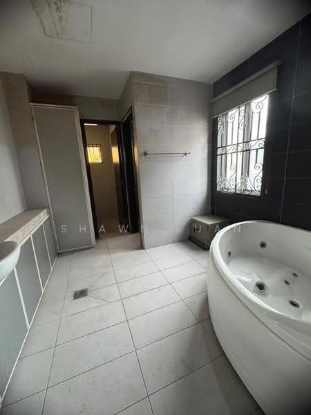 Bungalow House for Sale in Taman Overseas Union (Taman Oug) (Jalan Klang Lama (Old Klang Road)) - Shawn Kuan - Bathroom - PropertyGuru.com.my