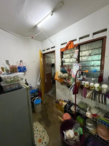 Rumah Teres 2-Tingkat untuk Dijual di Taman Bersatu (Kulai) - Daniel Yong - Kitchen - PropertyGuru.com.my