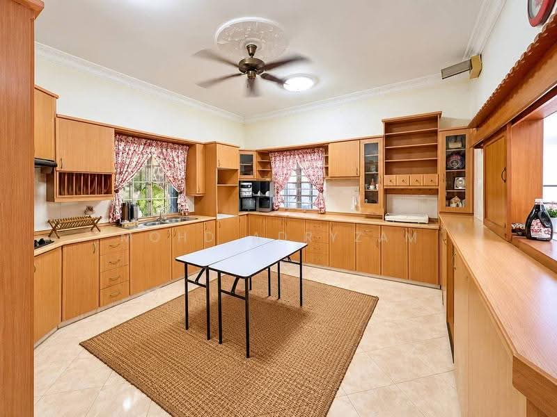 2.5-storey Terraced House for Sale in Seksyen 7 (Shah Alam) - Mohd Adryzam - Kitchen - PropertyGuru.com.my