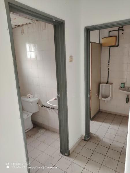 Shop / Office for Rent in Taman Maluri (Cheras) - Kevin Chen - Bathroom - PropertyGuru.com.my