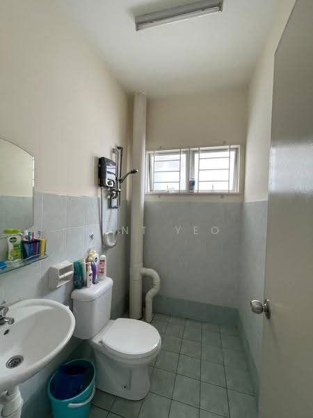 Kondominium untuk Dijual di Widuri Impian - Kent Yeo - Bathroom - PropertyGuru.com.my