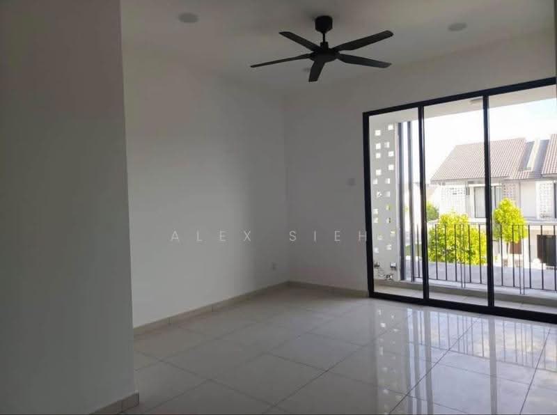 2-storey Terraced House for Rent in Austin Crest (Johor Bahru) - Alex Sieh - Balcony - PropertyGuru.com.my