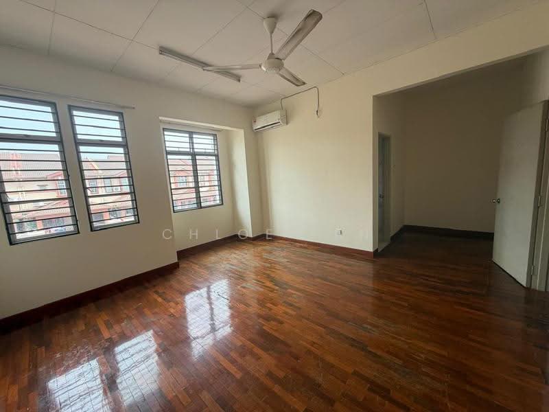 2-storey Terraced House for Sale in Kota Kemuning (Shah Alam) - Chloe Tan - Living Room - PropertyGuru.com.my