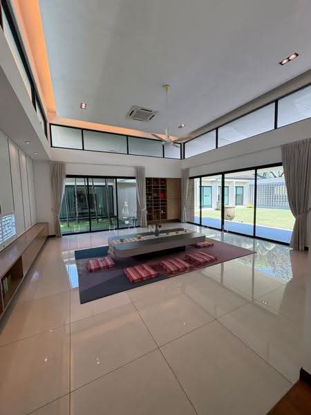 Bungalow House for Sale in Leisure Farm (Gelang Patah) - U Hon Kun - Living Room - PropertyGuru.com.my
