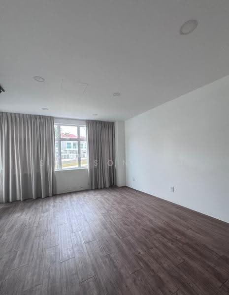 Shop / Office for Rent in Taman Mount Austin (Tebrau) - Simpson Poh - Living Room - PropertyGuru.com.my