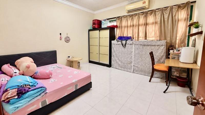 2-storey Terraced House for Sale in Taman Pelangi (Johor Bahru) - Janice . - Bedroom - PropertyGuru.com.my