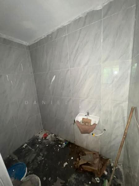 Rumah Teres 1-Tingkat untuk Dijual di Kampung Kebun Teh (Johor Bahru) - Daniel Yong - Bathroom - PropertyGuru.com.my