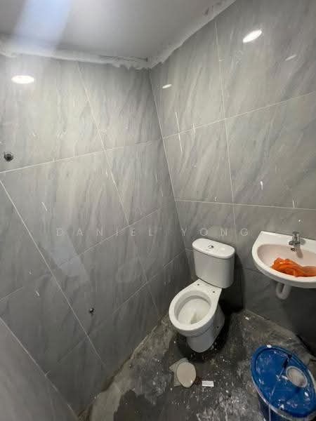 Rumah Teres 1-Tingkat untuk Dijual di Kampung Kebun Teh (Johor Bahru) - Daniel Yong - Bathroom - PropertyGuru.com.my