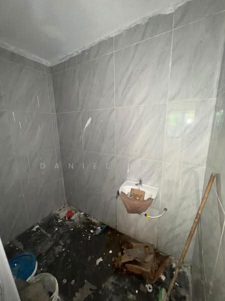 Rumah Teres 1-Tingkat untuk Dijual di Kampung Kebun Teh (Johor Bahru) - Daniel Yong - Bathroom - PropertyGuru.com.my