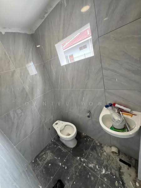 Rumah Teres 1-Tingkat untuk Dijual di Kampung Kebun Teh (Johor Bahru) - Daniel Yong - Bathroom - PropertyGuru.com.my