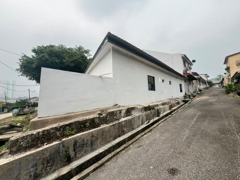 Rumah Teres 1-Tingkat untuk Dijual di Kampung Kebun Teh (Johor Bahru) - Daniel Yong - Exterior - PropertyGuru.com.my