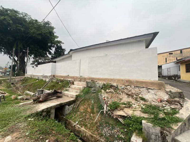 Rumah Teres 1-Tingkat untuk Dijual di Kampung Kebun Teh (Johor Bahru) - Daniel Yong - Exterior - PropertyGuru.com.my