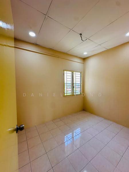 Flat for Sale at Seri Kembangan Apartment - Daniel Yong - Interior - PropertyGuru.com.my
