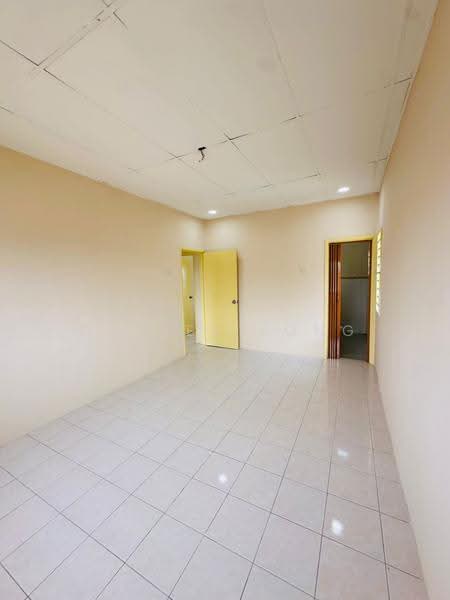 Flat for Sale at Seri Kembangan Apartment - Daniel Yong - Interior - PropertyGuru.com.my