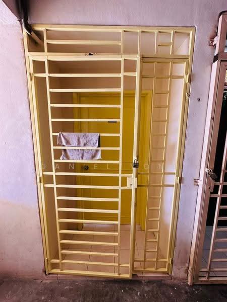 Flat for Sale at Seri Kembangan Apartment - Daniel Yong - Entrance - PropertyGuru.com.my