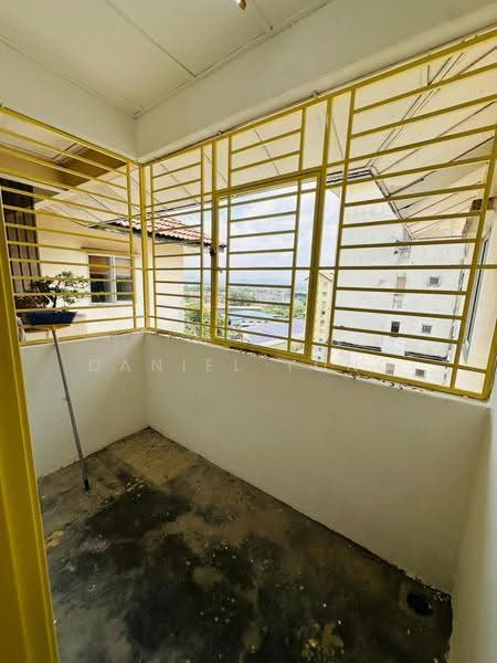 Flat for Sale at Seri Kembangan Apartment - Daniel Yong - Balcony - PropertyGuru.com.my